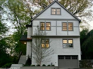 26 Laddins Rock Rd, Old Greenwich, CT 06870