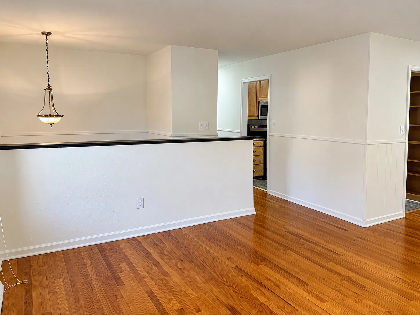 5 bed, 2000 sqft, $2,400 — Photo 4