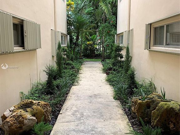3rd image of 9159 SW 77th Ave APT 306