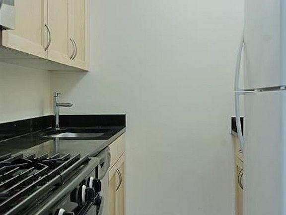 5th image of 330 E 38th St APT 54A