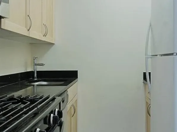 330 East 38th Street image 5 of 5