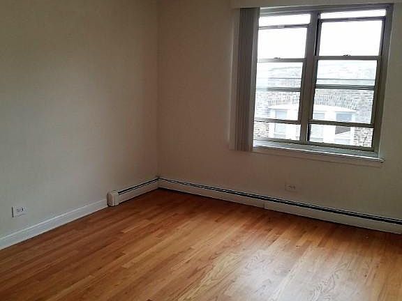 3rd image of 3710 N Pine Grove Ave #3710/313