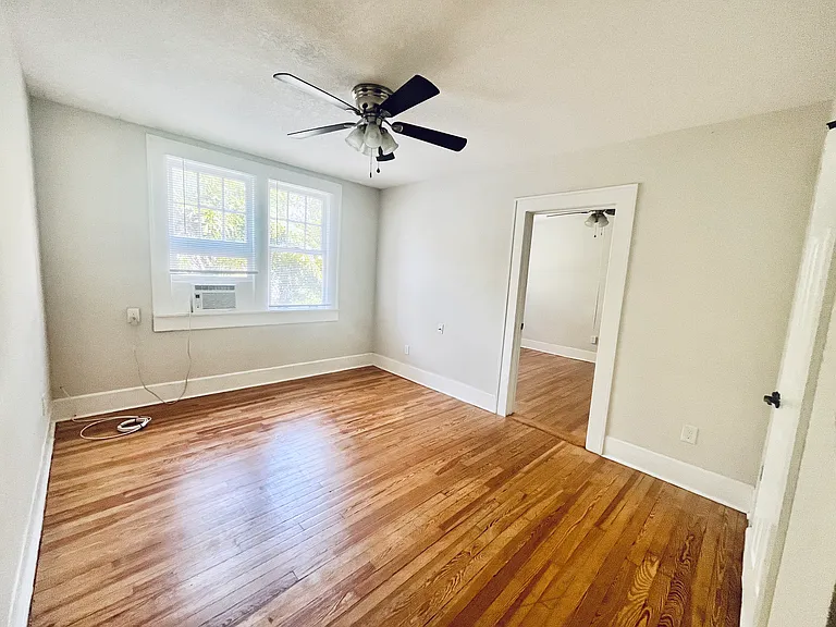 360 13th Ave NE — Photo 8