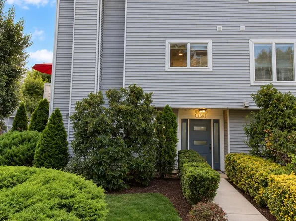 136 Admiralty Loop, Staten Island, NY 10309