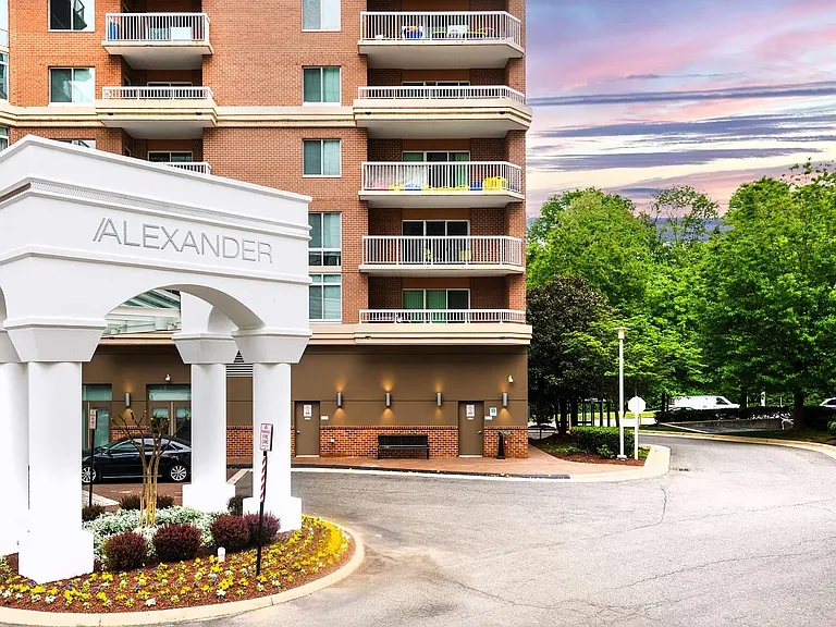 The Alexander Apartments — Photo 47
