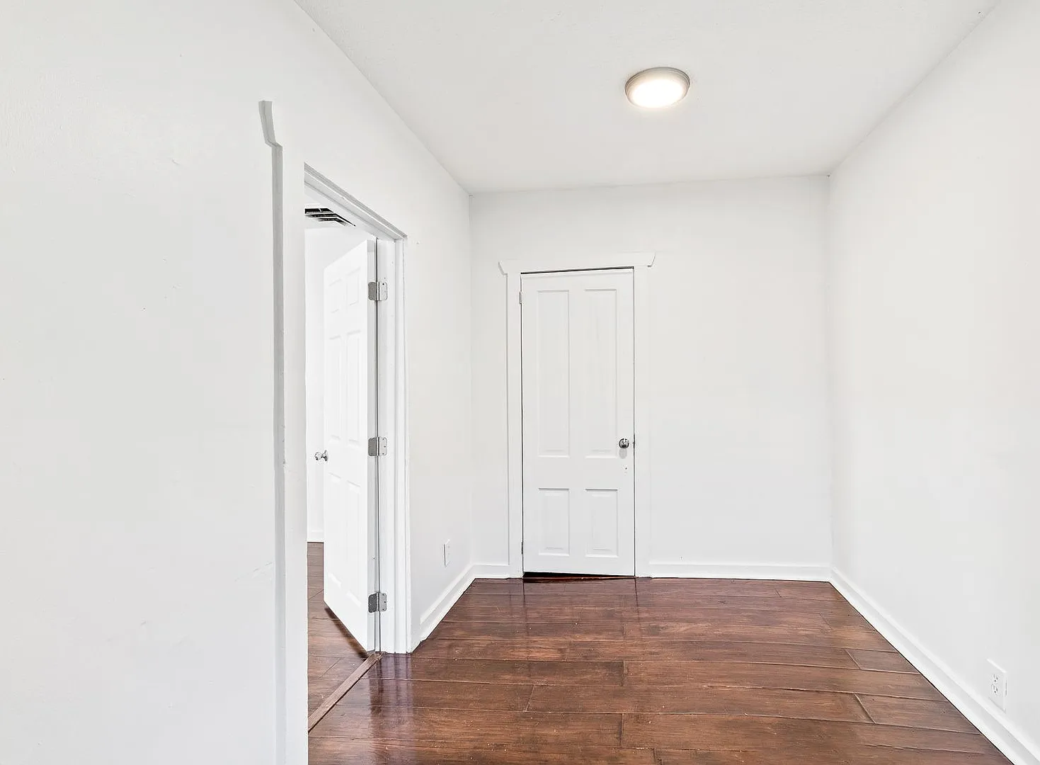 Charming 3-Bedroom Single-Family Home in New Albany Available Oct 15! — Photo 3