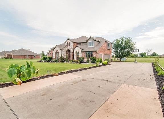 3rd image of 2319 Laci Ln