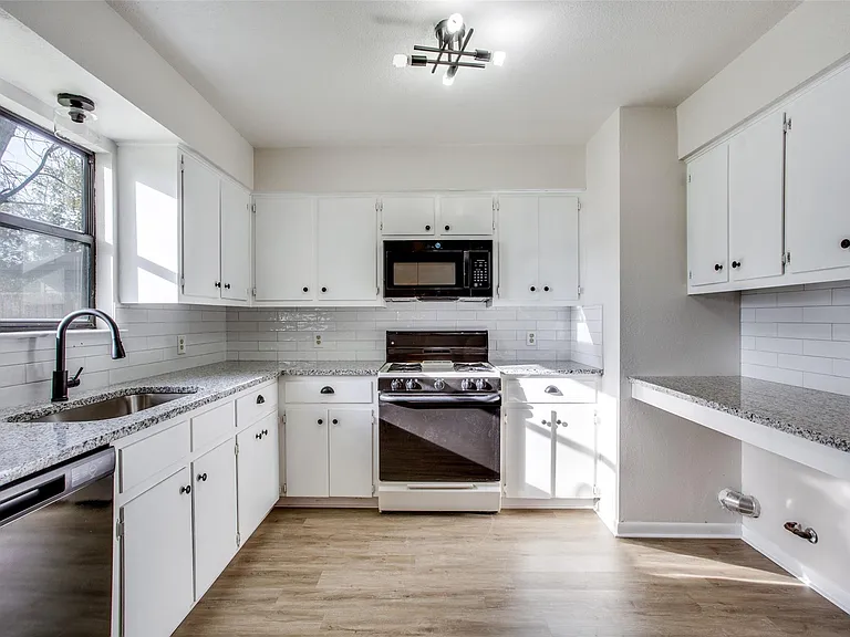 2212 Rifle Bend Dr — Photo 5