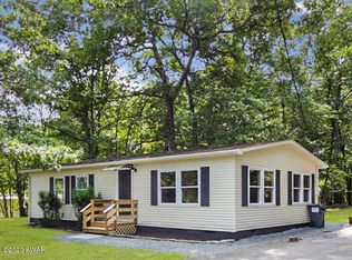 114 Cloudcrest Dr, Hawley, PA 18428