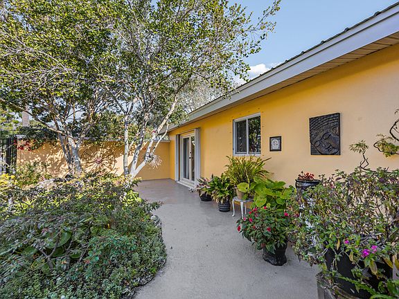 4th image of 1107 Pinetree Drive