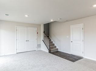 1129 Turnstone Dr, Fogelsville, PA 18051