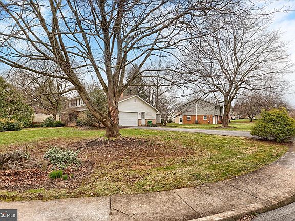 4th image of 904 Thornwood Ln