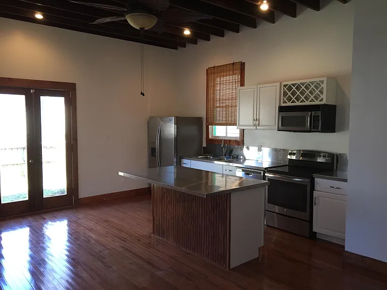 2827 Banks St — Photo 10