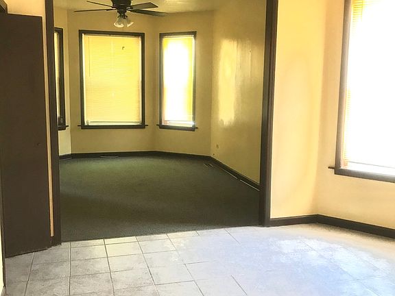 3rd image of 7944 S Burnham Ave