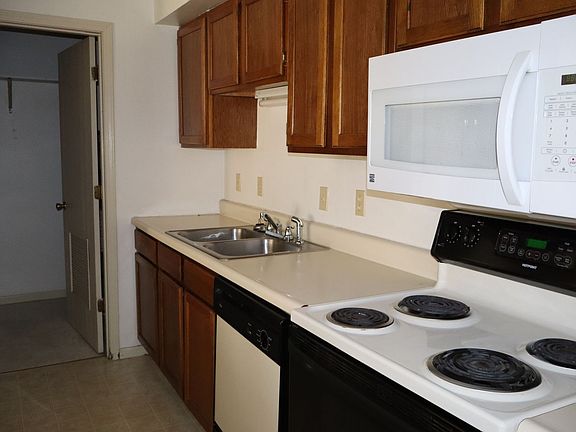 4th image of 506 Columbia Dr APT K