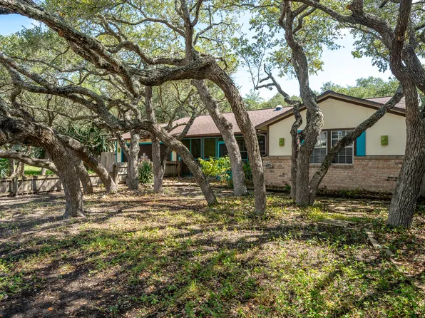 1508 N Live Oak St, Rockport, TX 78382