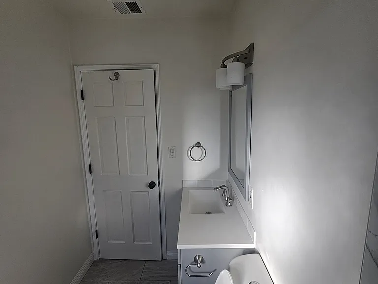 7820 Vantage Ave — Photo 10
