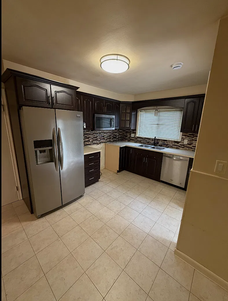 3 bed, 2150 sqft, $2,200 — Photo 4