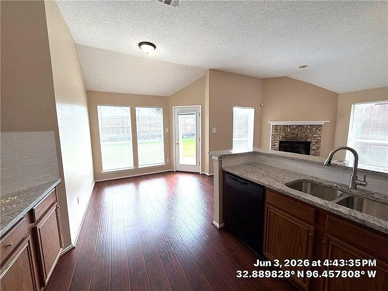 3 bed, 1429 sqft, $2,800 — Photo 3