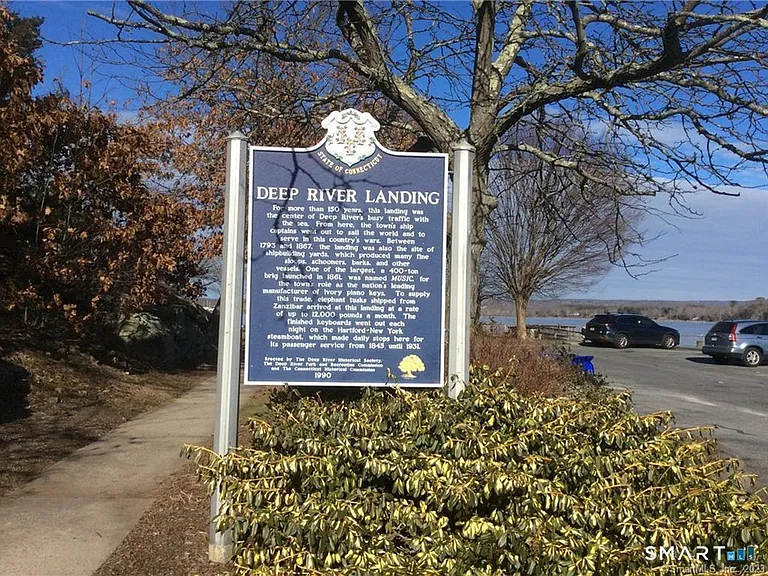 10 Phelps Ln — Photo 32