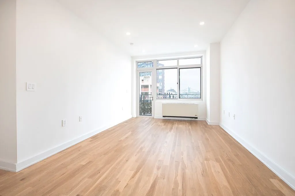 Building Photo - 11-15 Broadway #8Z