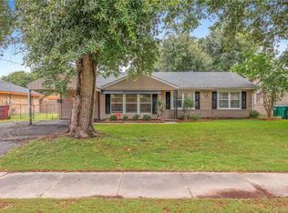 2423 Oak Cliff St, Lake Charles, LA 70607