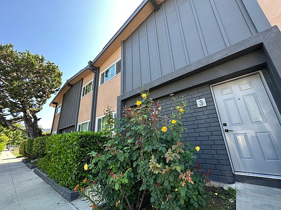 2nd image of 13504 Moorpark St #3