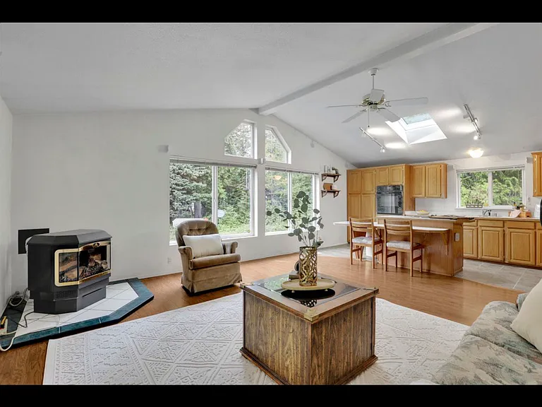 221 Harworth Rd — Photo 9