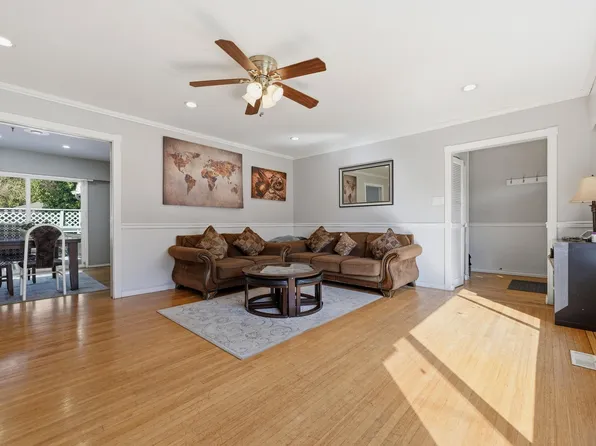 12967 98a Ave, Surrey, BC V3T 1C3