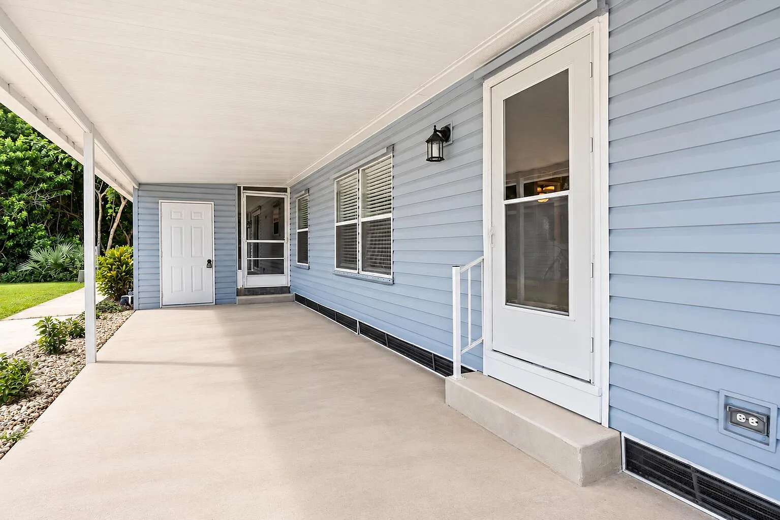 2 bed, 2.0 bath, 1728 sqft, $1,599 — Photo 3