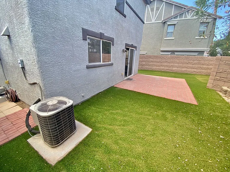 1060 Paradise Coach Dr — Photo 27