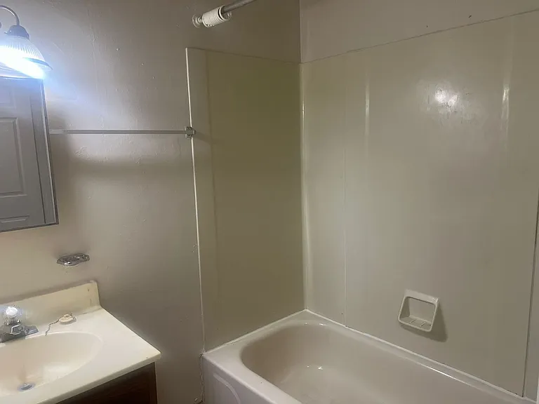 517 N West St — Photo 3