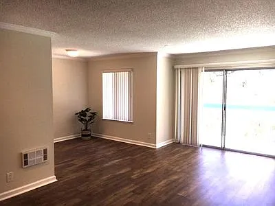 Live Oak Apartments — Photo 73