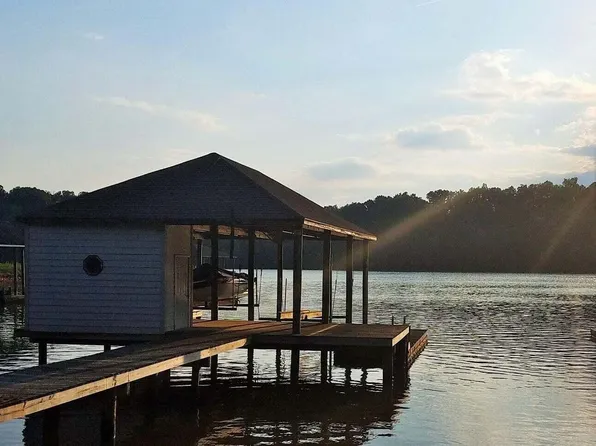 8 Stillwater Dr, Union Hall, VA 24176