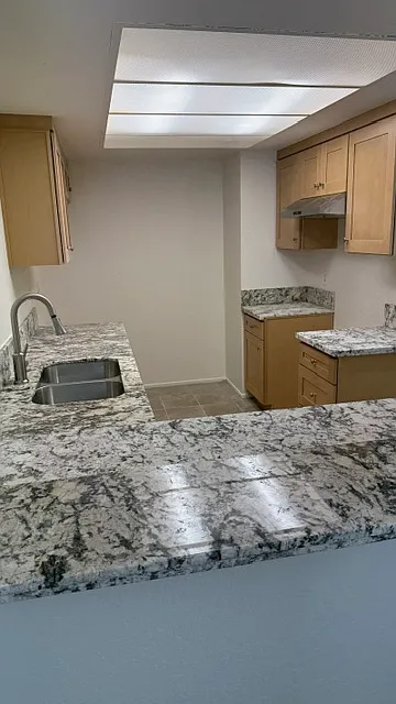 2 bed, 1000 sqft, $2,000 — Photo 3