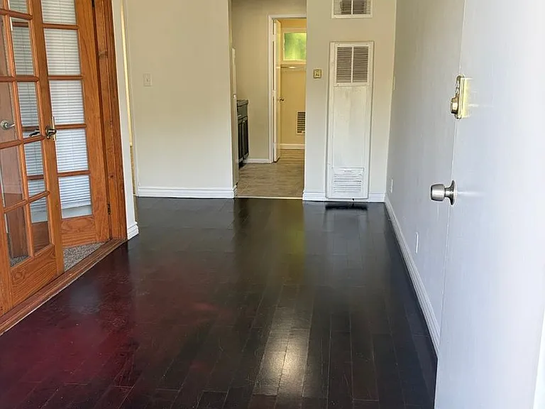 Hollywood & Highland Walkable Apartment Community — Photo 12