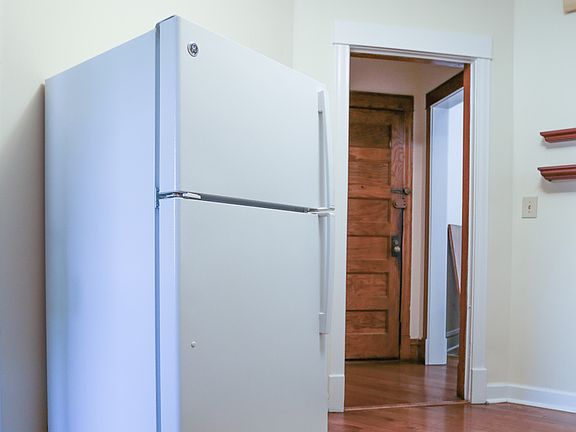 5th image of 3714 N Wolcott Ave #1