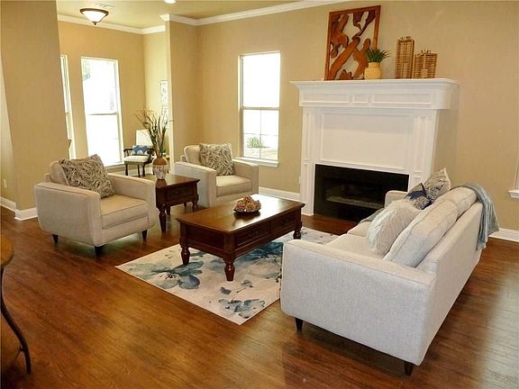 3rd image of 381 Jordan Farm Cir