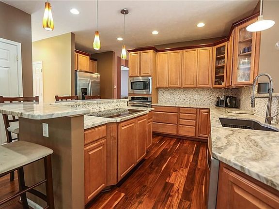 4th image of 42 W Ham Cir