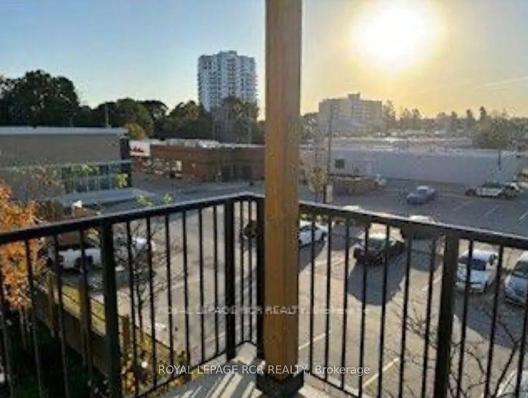 708 Woolwich St — Photo 4