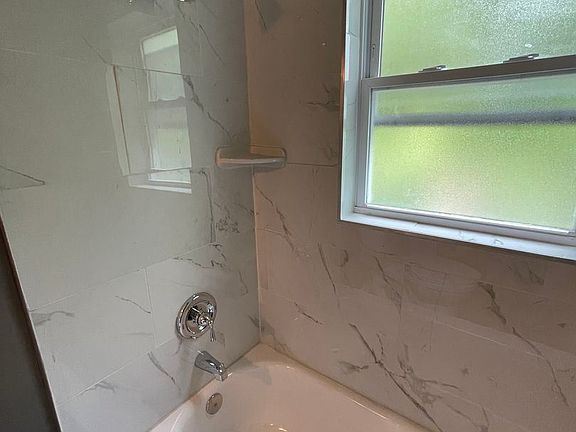 4th image of 210 Hearne Ave APT 1