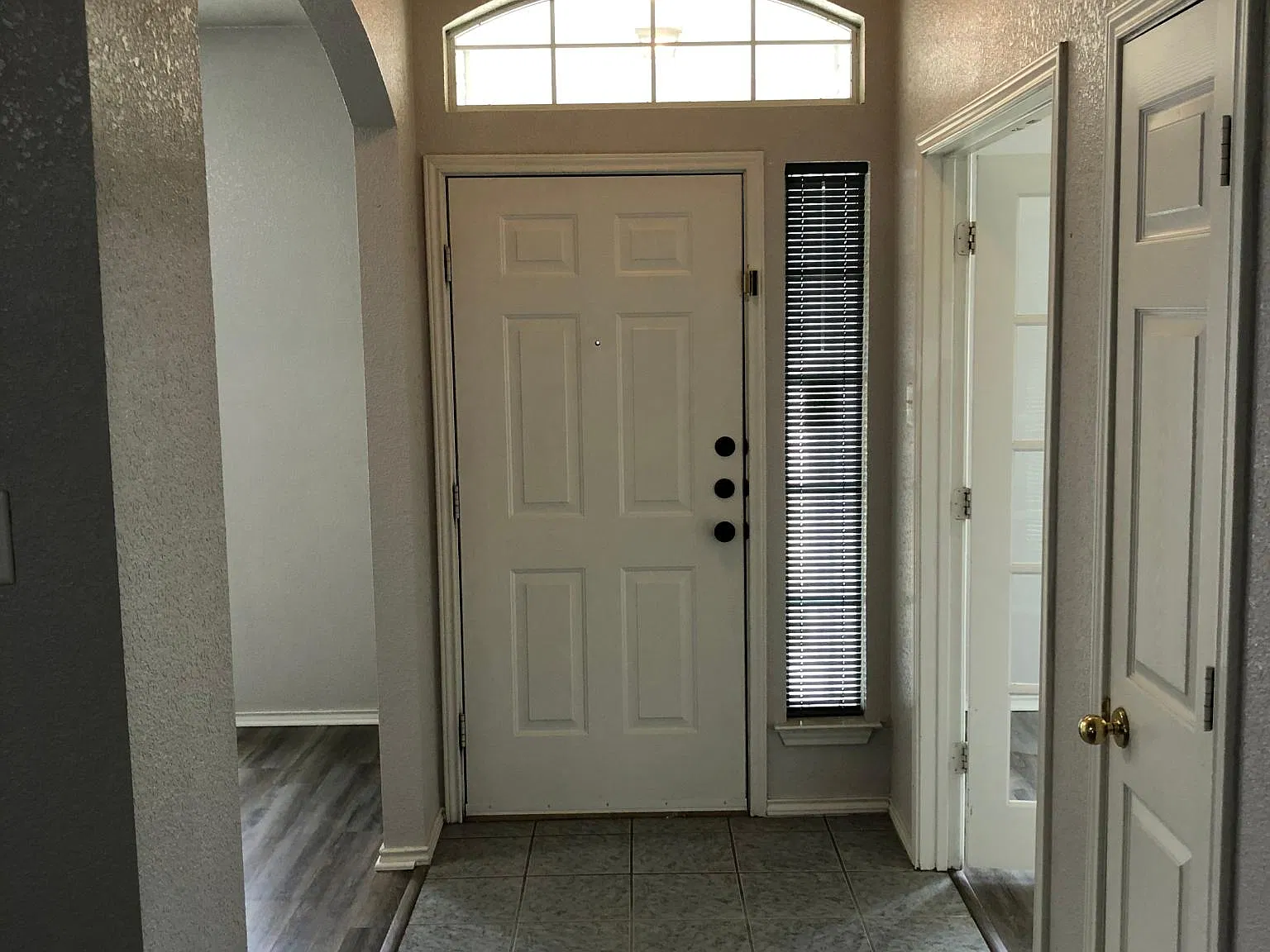 4 bed, 1895 sqft, $1,750 — Photo 2
