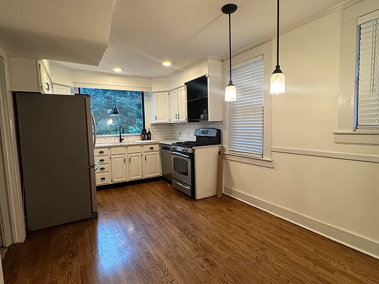 734 Greenwood Rd — Photo 12