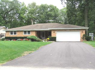 698 W Woodlawn St, Clinton, IL 61727