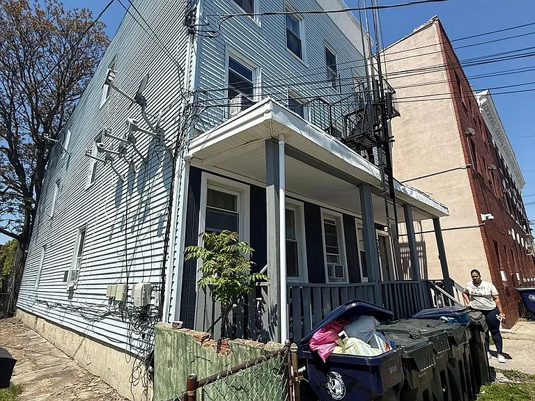 285 Bertrand Ave — Photo 1