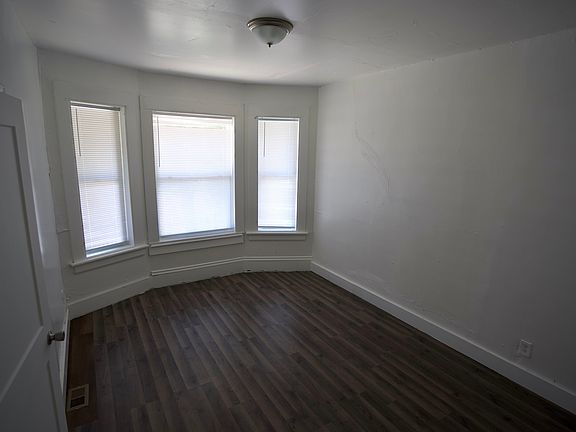 5th image of 2608 W Burleigh St #1