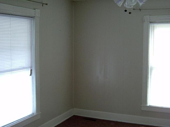 4th image of 456 E Brockway Ave