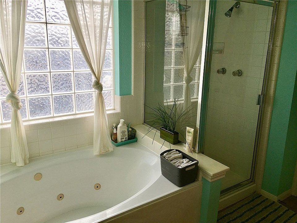 Jetted tub