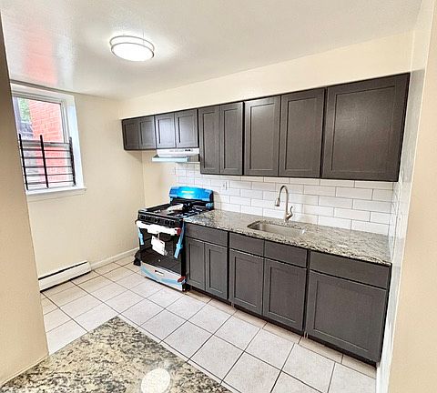 5th image of 158 High St APT A11