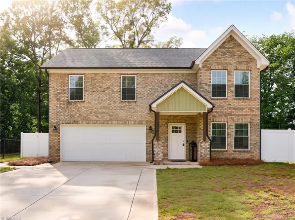 2938 Lashmit Dr, Winston Salem, NC 27103